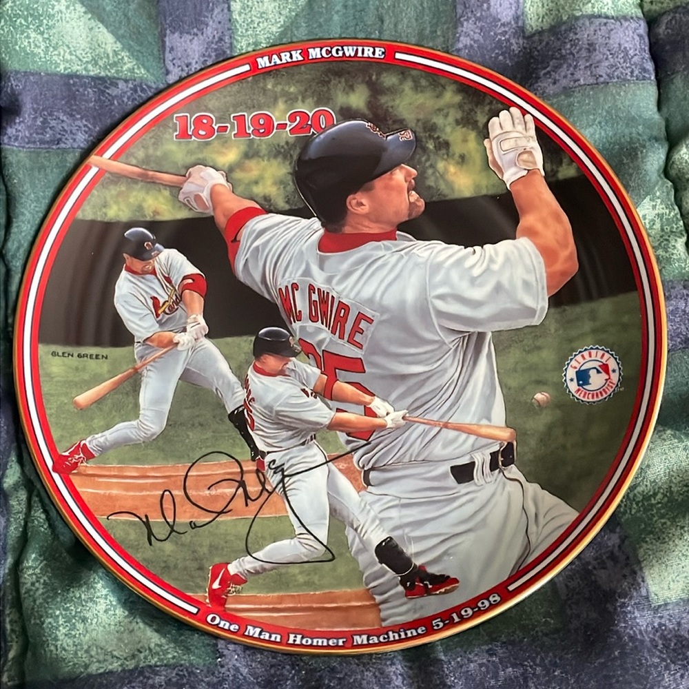 MLB Mark McGwire Home Run Hero One Man Homer Machine Sports Collectible Plate